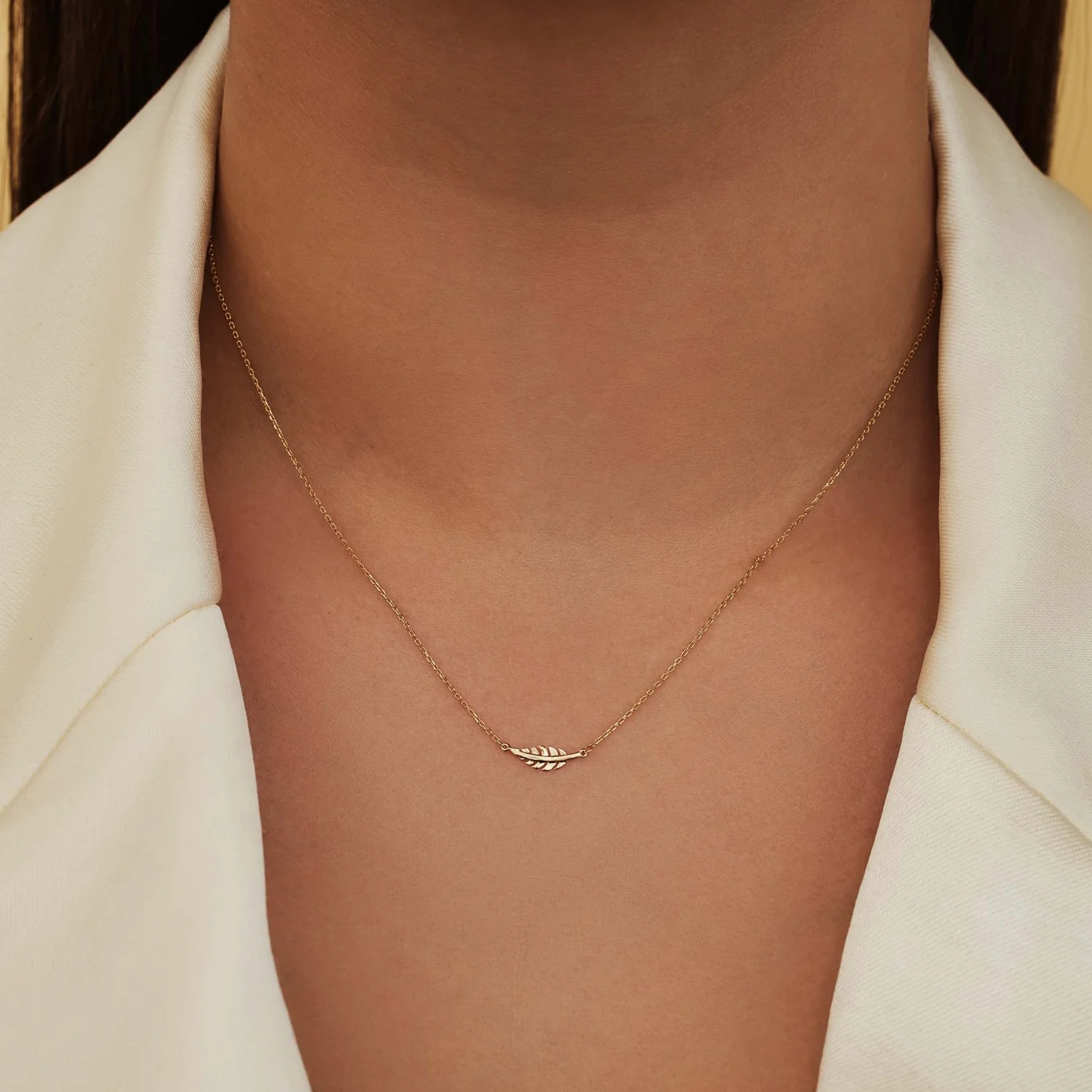 Isabel Bernard Cadeau d'Isabel 14 karaat gouden ketting en oorknopjes giftset met veertjes IB90186 - Image 2