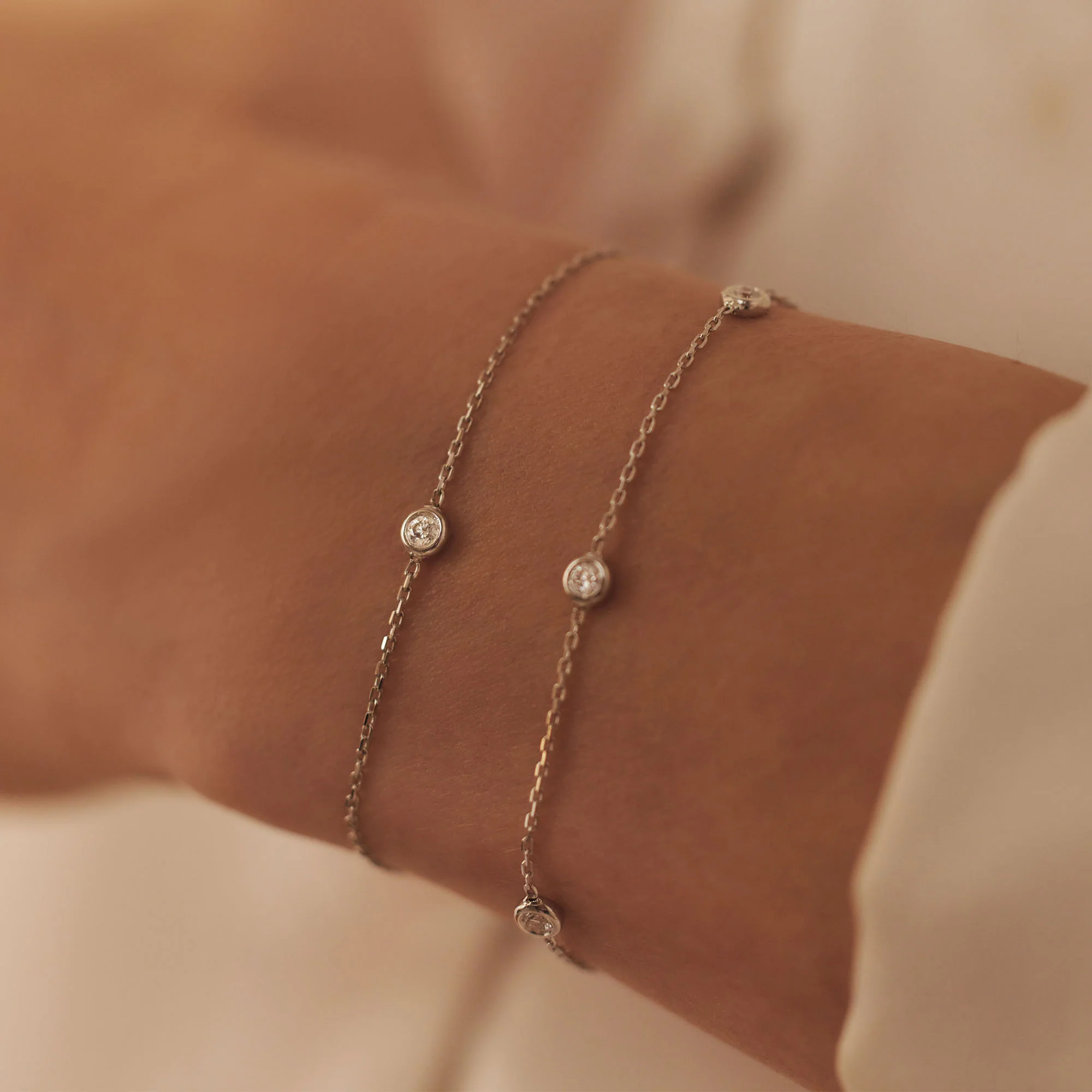 Isabel Bernard De la Paix Alfie 14 karaat witgouden armband | diamant 0.05 ct | IBD320004 - Image 2