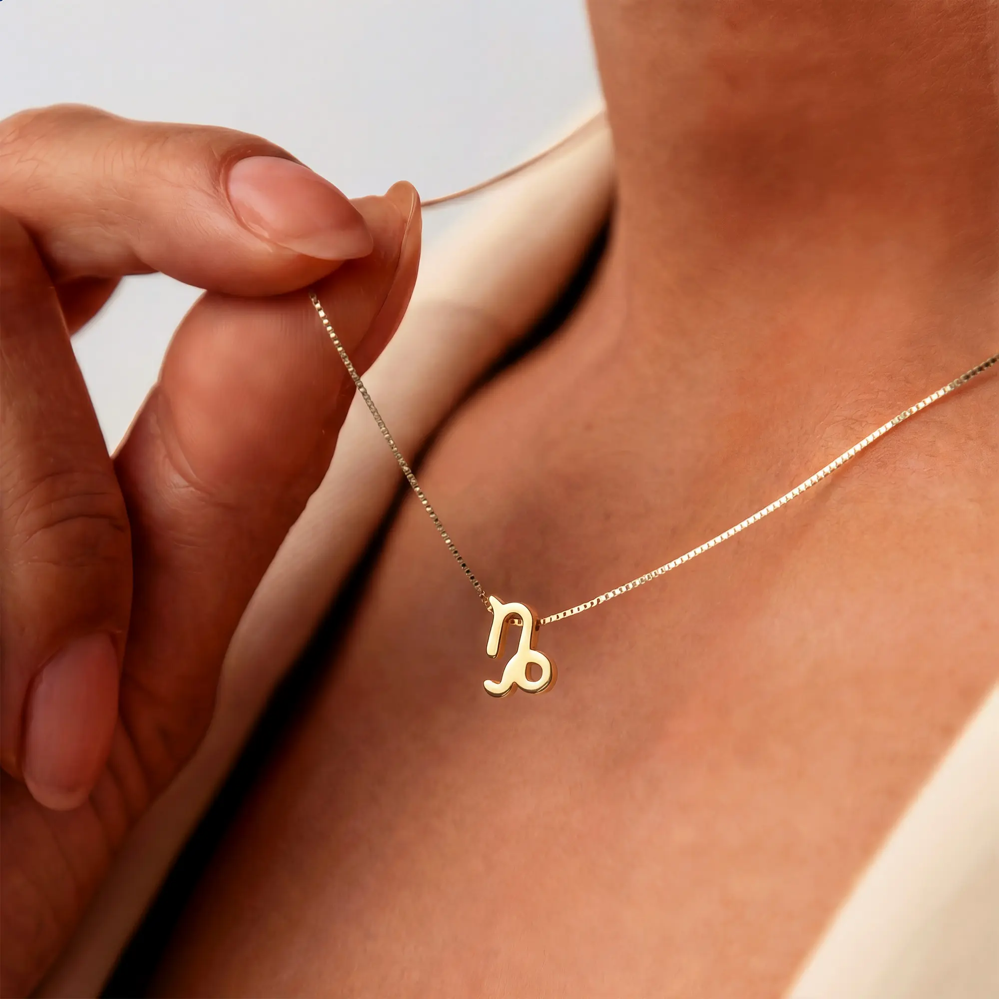 Isabel Bernard Étoiles d’Or Capricorn 14 Carat Gold Venetian Necklace With Horoscope IB340187 - Image 2