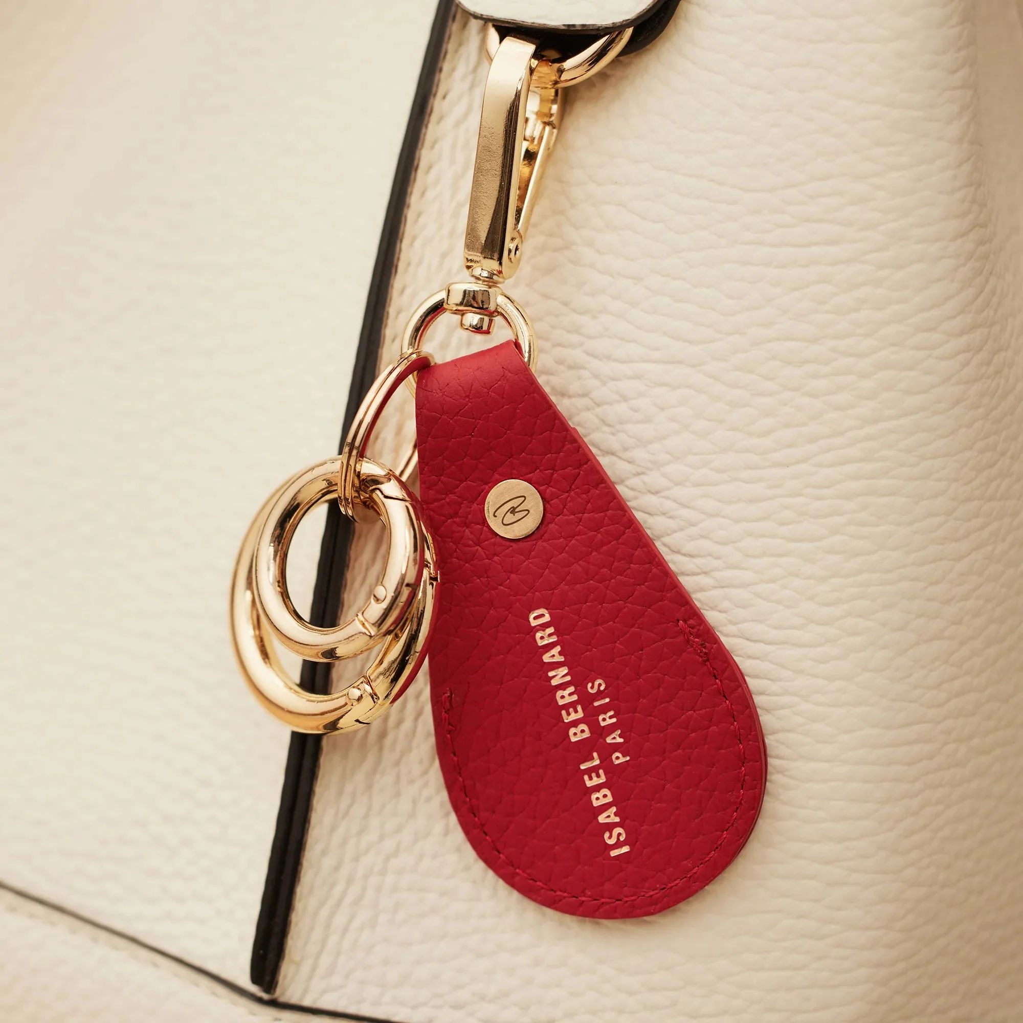 Isabel Bernard Honoré Filou Rood Kalfsleren Airtag Sleutelhanger IB66000-050 - Image 3