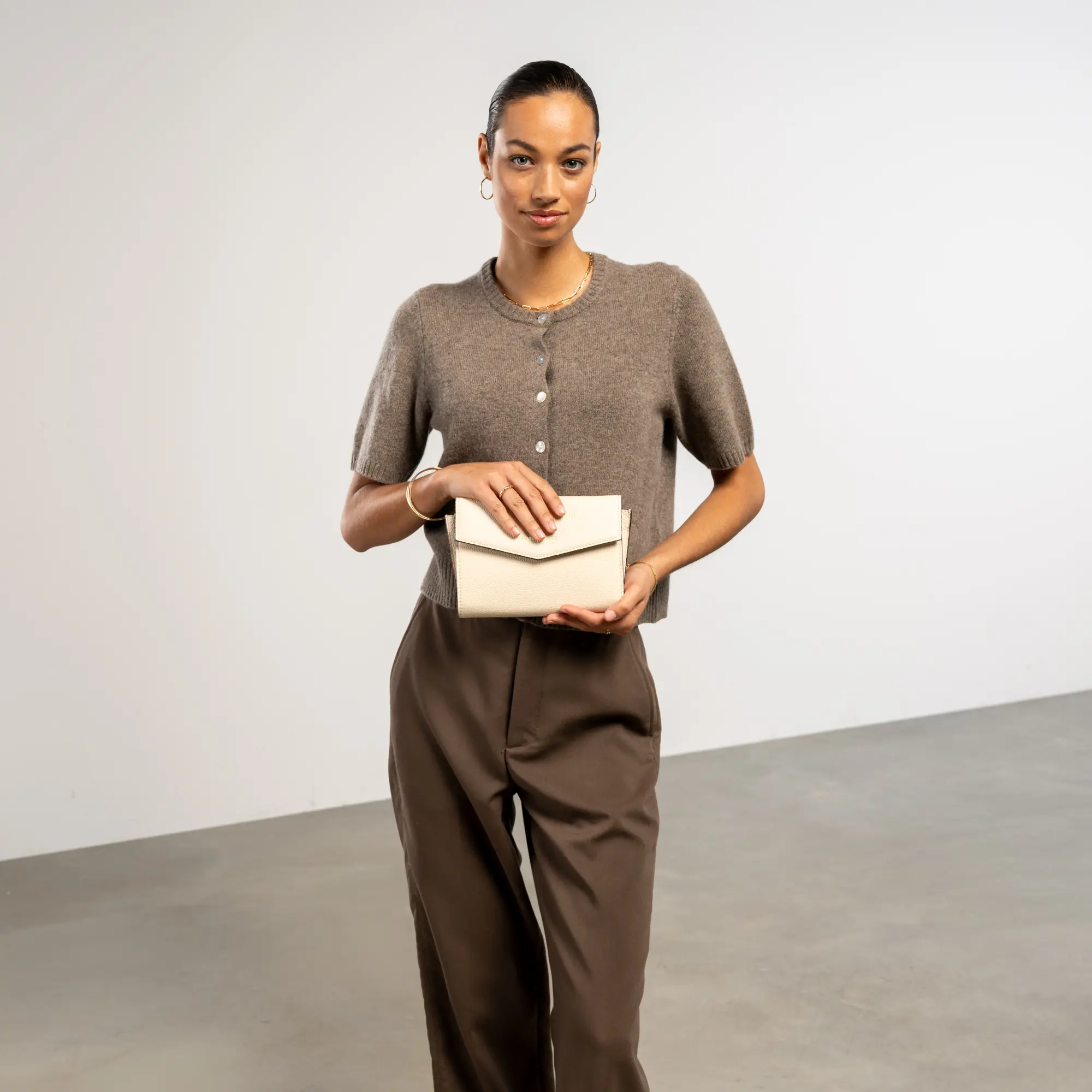 Isabel Bernard Honoré Lina Beige Clutch Met Afneembare Schouderketting IB21135-072 - Image 2