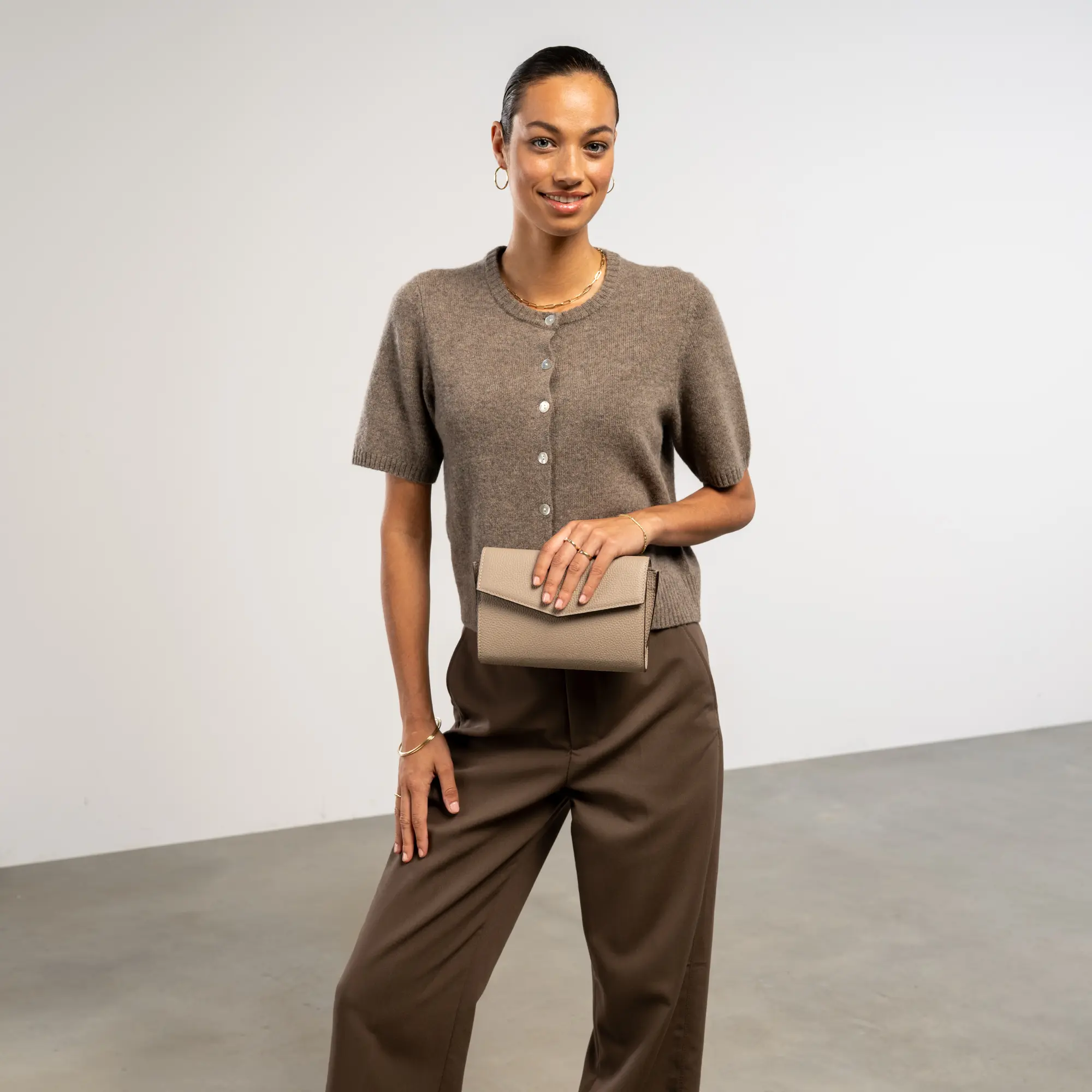 Isabel Bernard Honoré Lina Taupe Clutch Met Afneembare Schouderketting IB21135-078 - Image 2