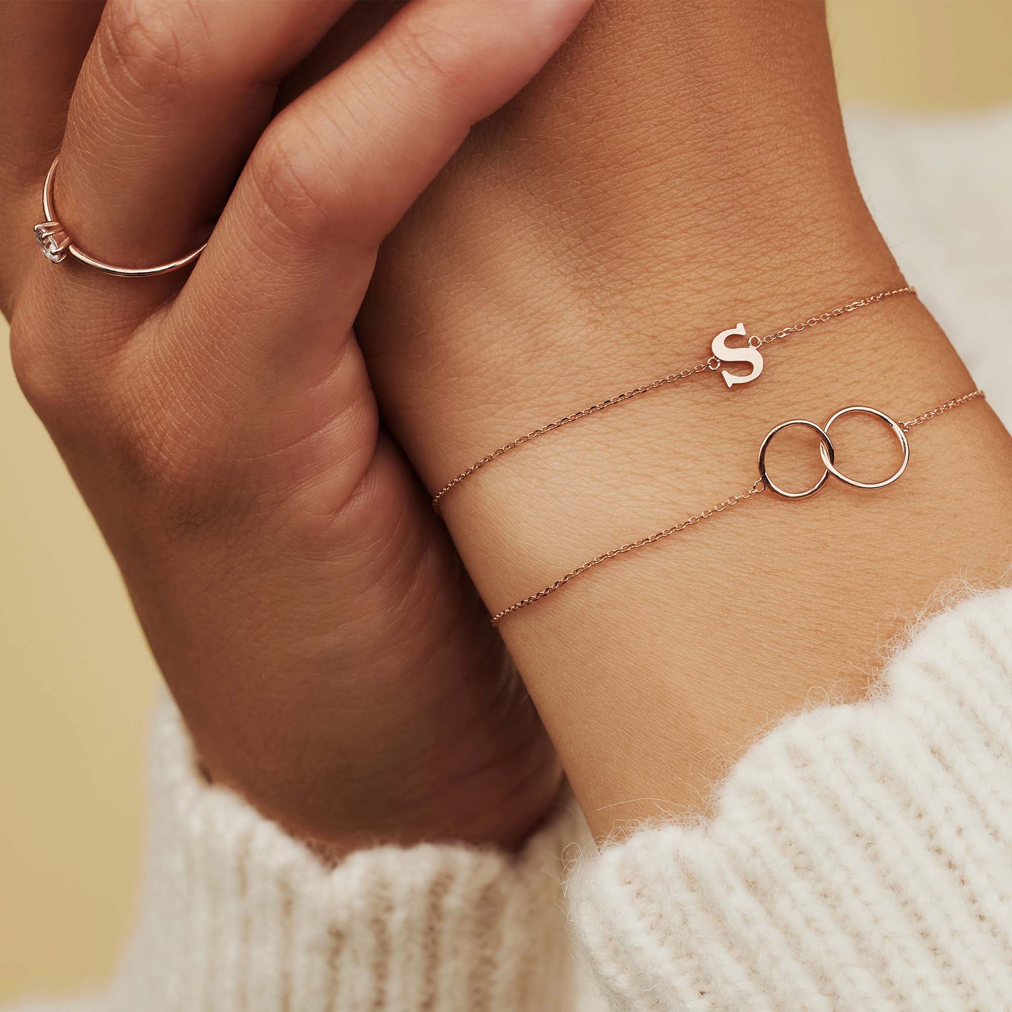 Isabel Bernard La Concorde Rachel 14 Karaat Rosé Gouden Initial Armband IB320042-Z - Image 3