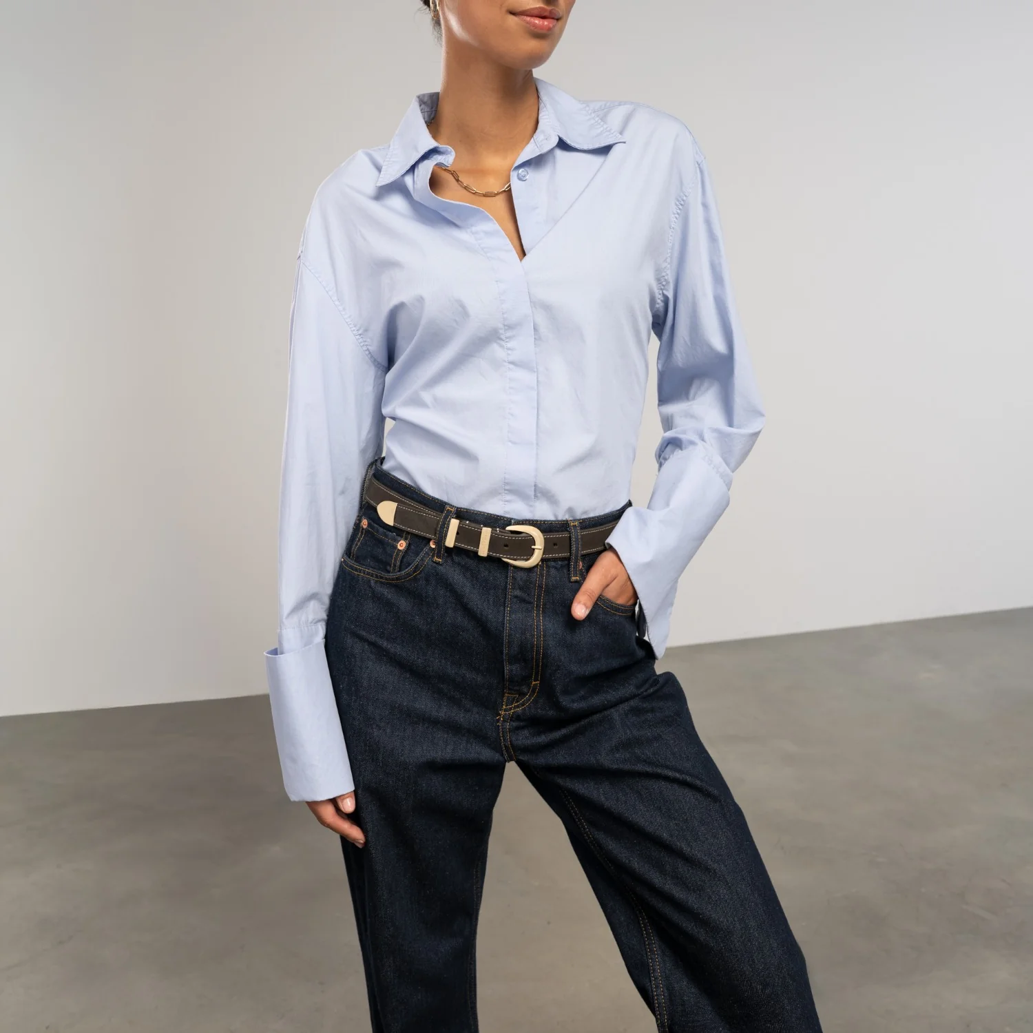 Isabel Bernard Rêveur Mathilde donkerbruine suede riem met goud-kleurige gesp IB60020-131-85 - Image 3