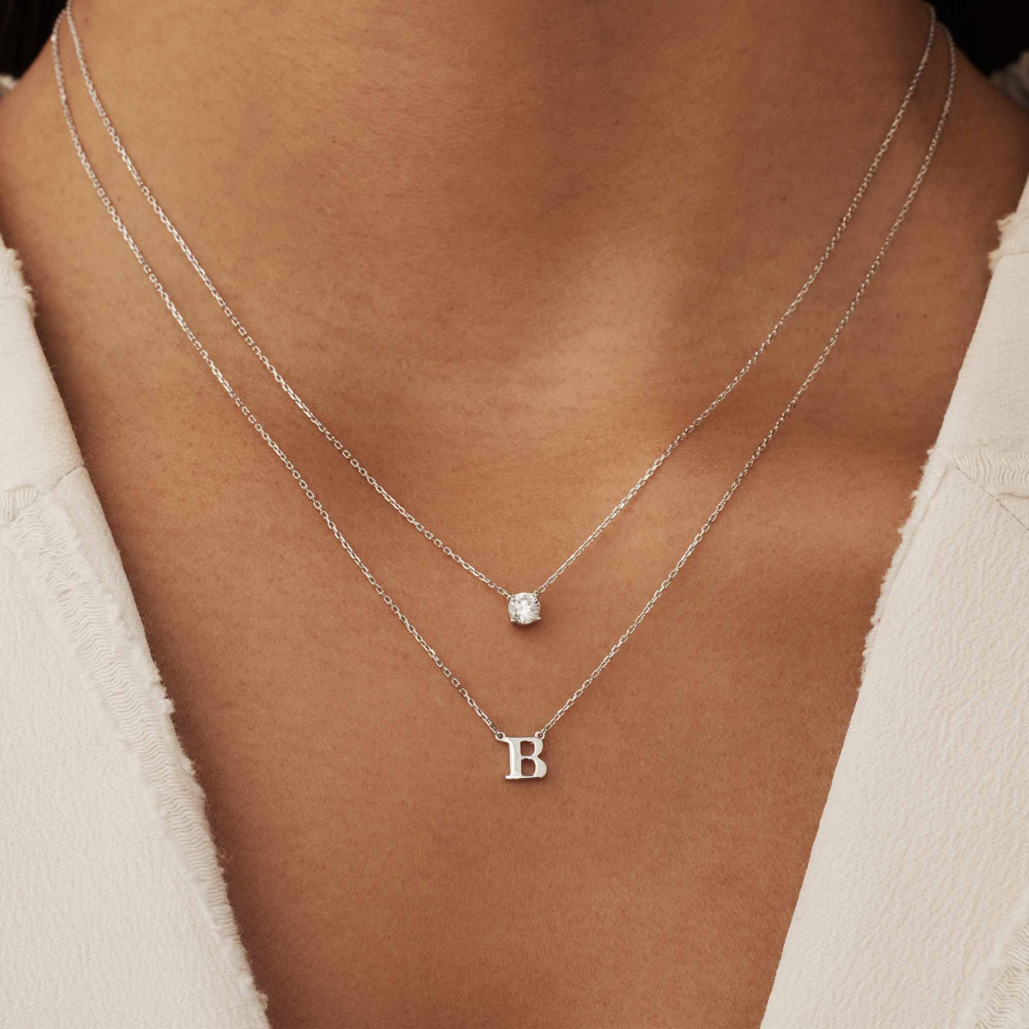 Isabel Bernard Saint Germain Chloé 14 Karaat Witgouden Initial Ketting IB340061-A - Image 2