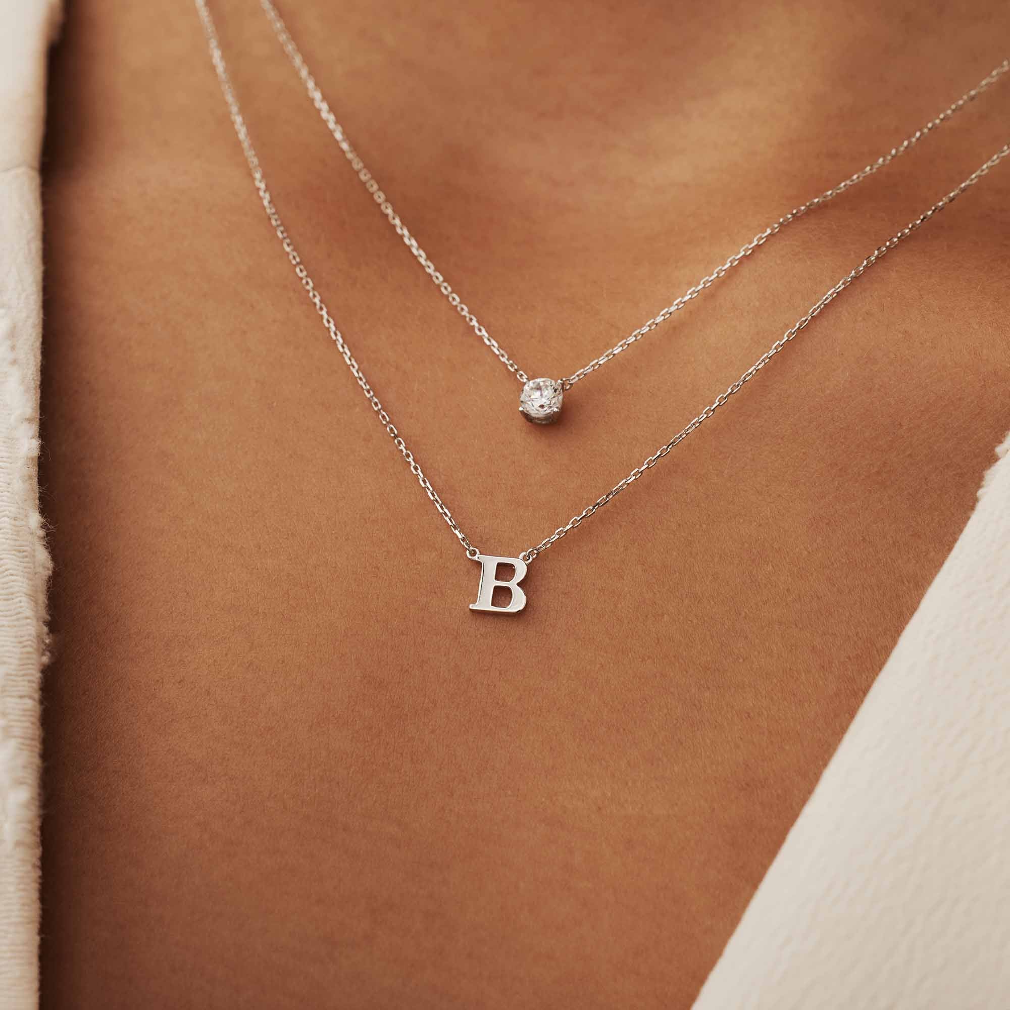 Isabel Bernard Saint Germain Chloé 14 Karaat Witgouden Initial Ketting IB340061-A - Image 3