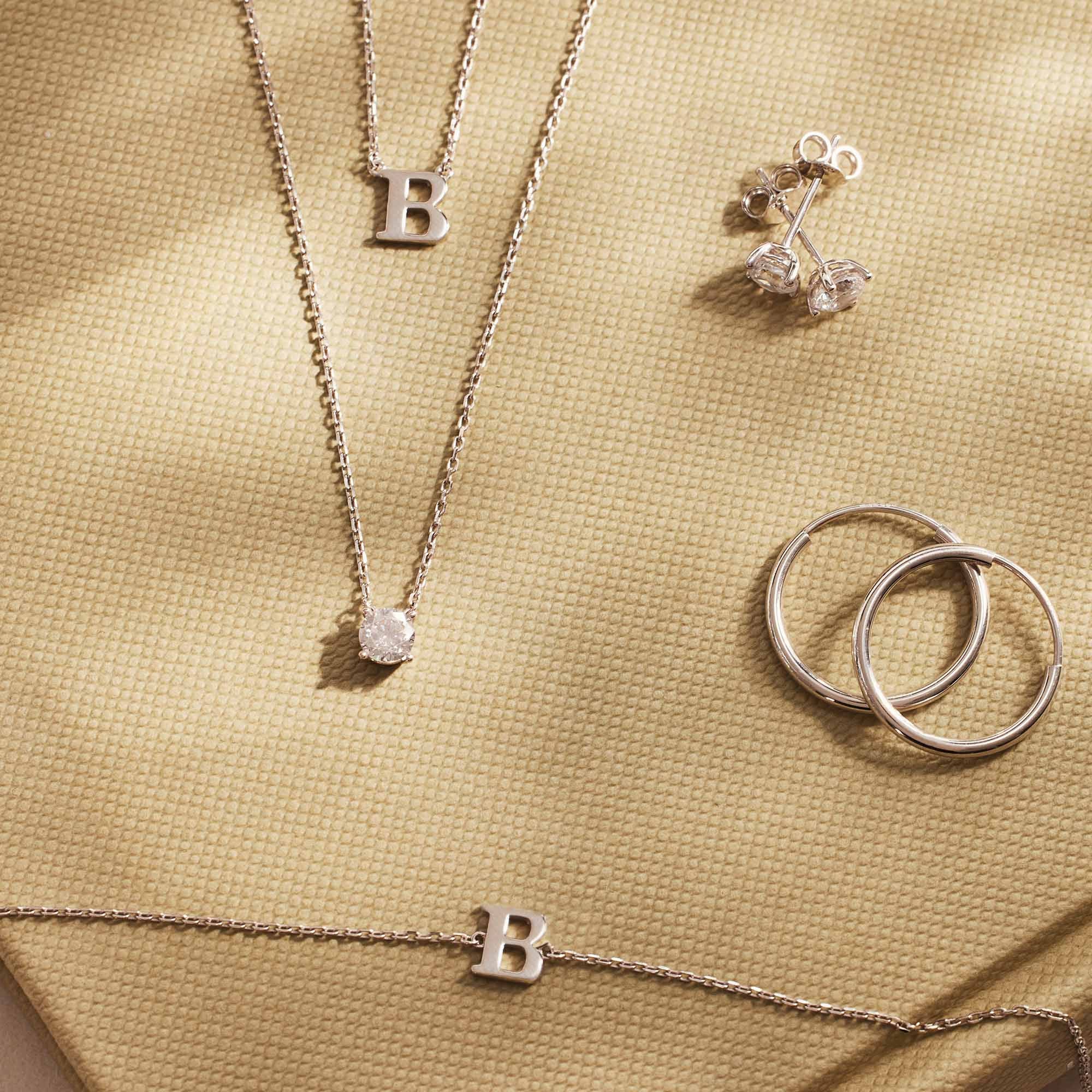 Isabel Bernard Saint Germain Chloé 14 Karaat Witgouden Initial Ketting IB340061-A - Image 6