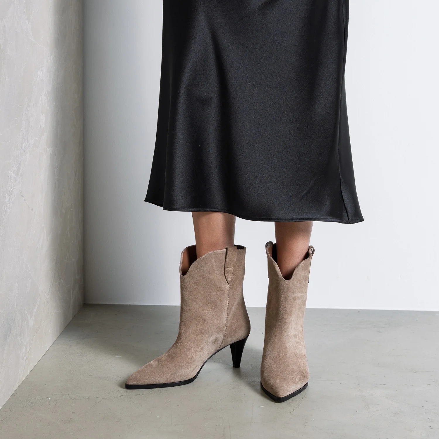 Isabel Bernard Vendôme Louane Taupe Suède Boots IB53009-178-40 - Image 2