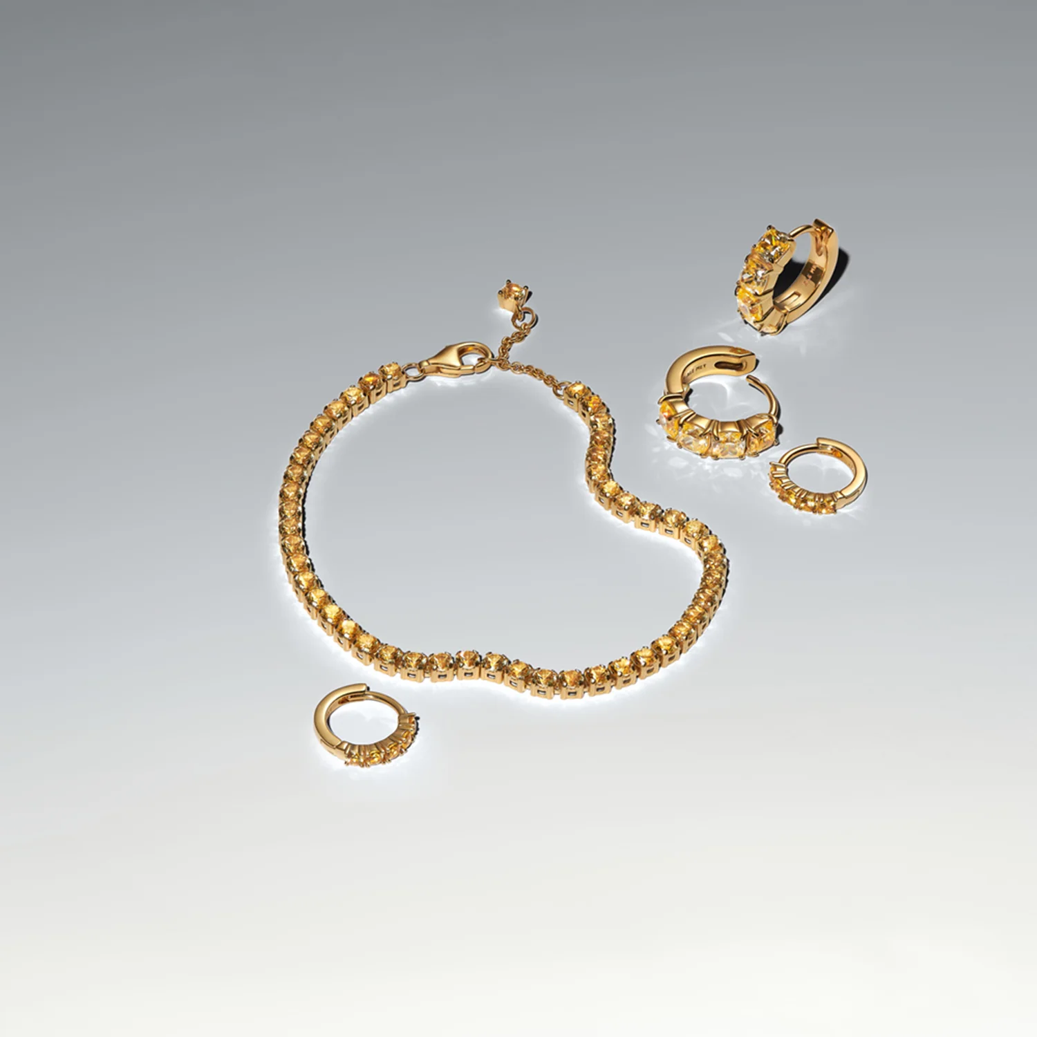 Pandora Timeless Gold Plated Gele Oorringen 263851C02 - Image 3